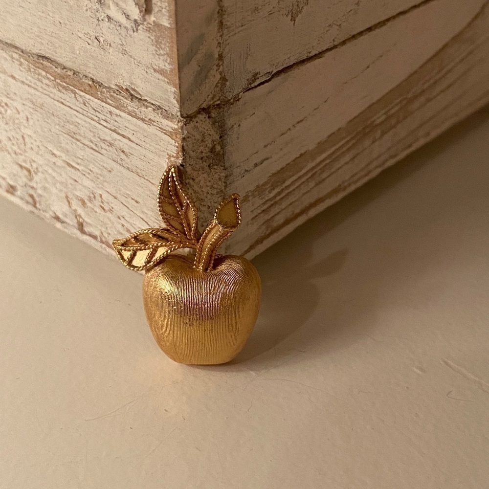 Avon Vintage Apple Brooch Pin